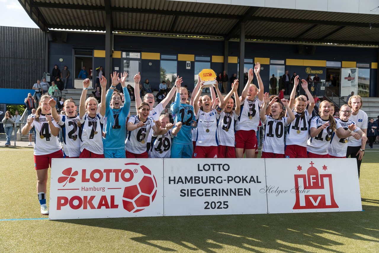 Bild 191 - wBJ Lotto Pokal Finale  Eimsbuetteler TV - Hamburger SV : Ergebnis: 0:3